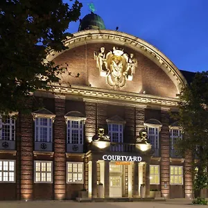 4* Отель Courtyard By Marriott